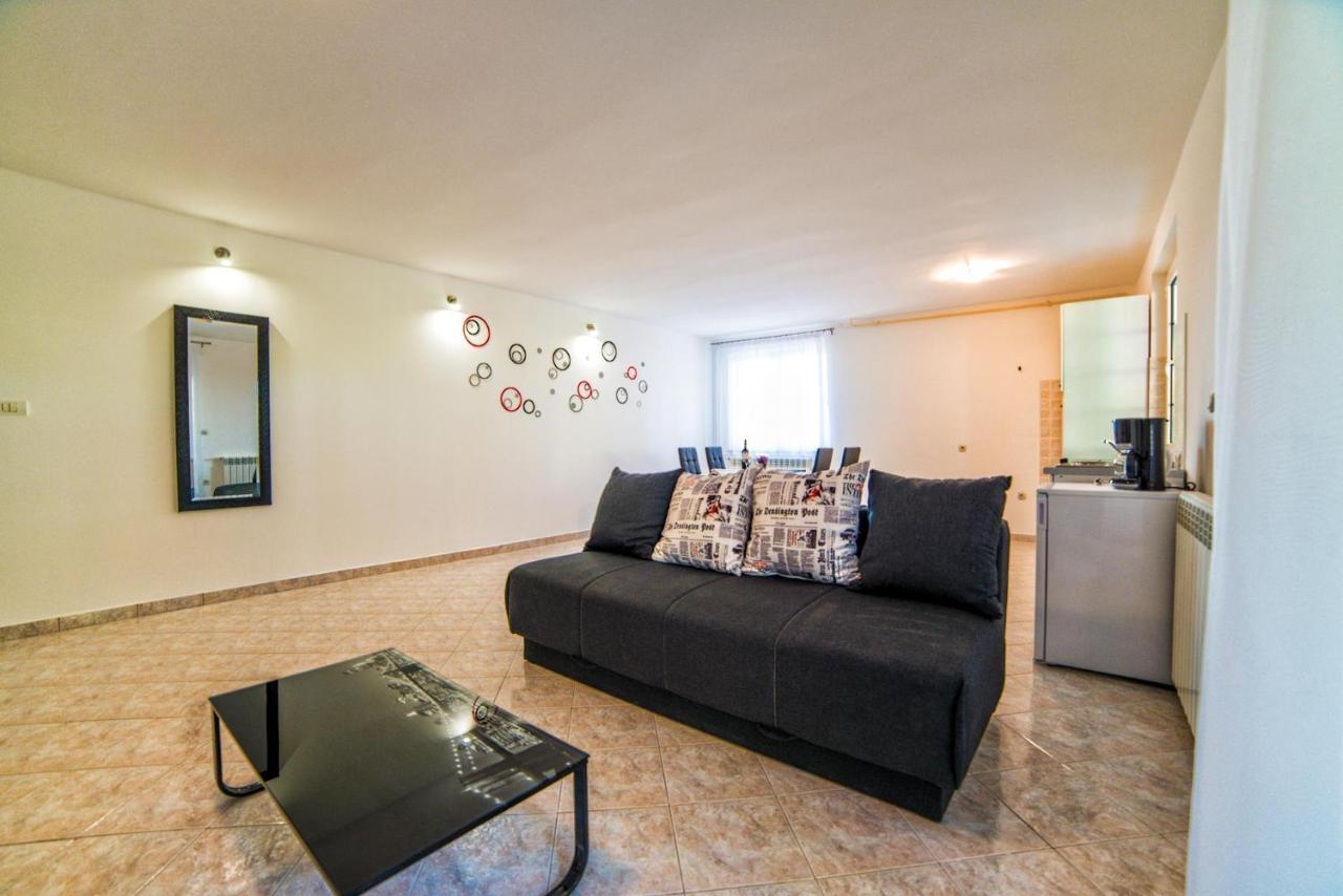 Apartments Ori بولا المظهر الخارجي الصورة