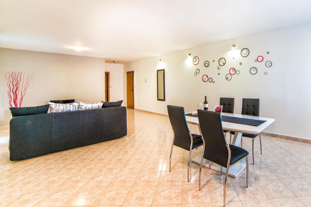 Apartments Ori بولا المظهر الخارجي الصورة