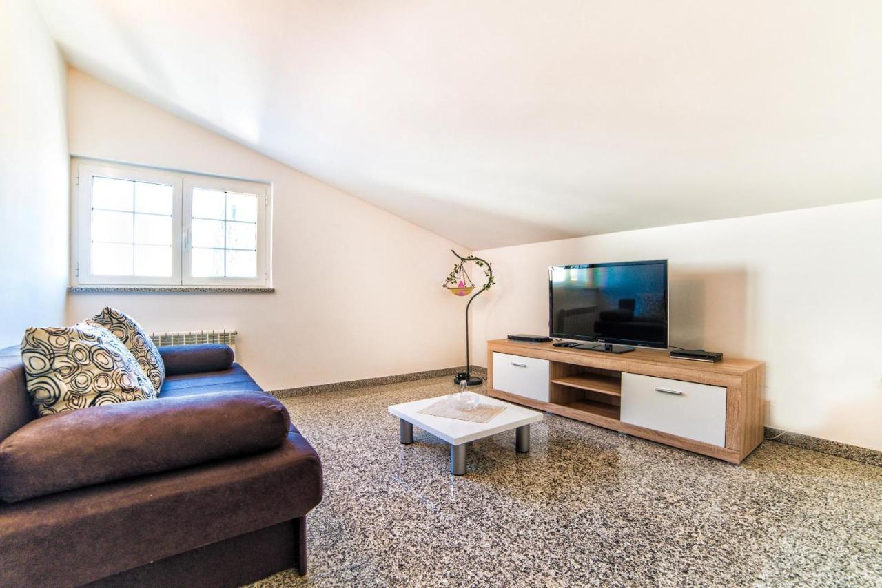 Apartments Ori بولا المظهر الخارجي الصورة