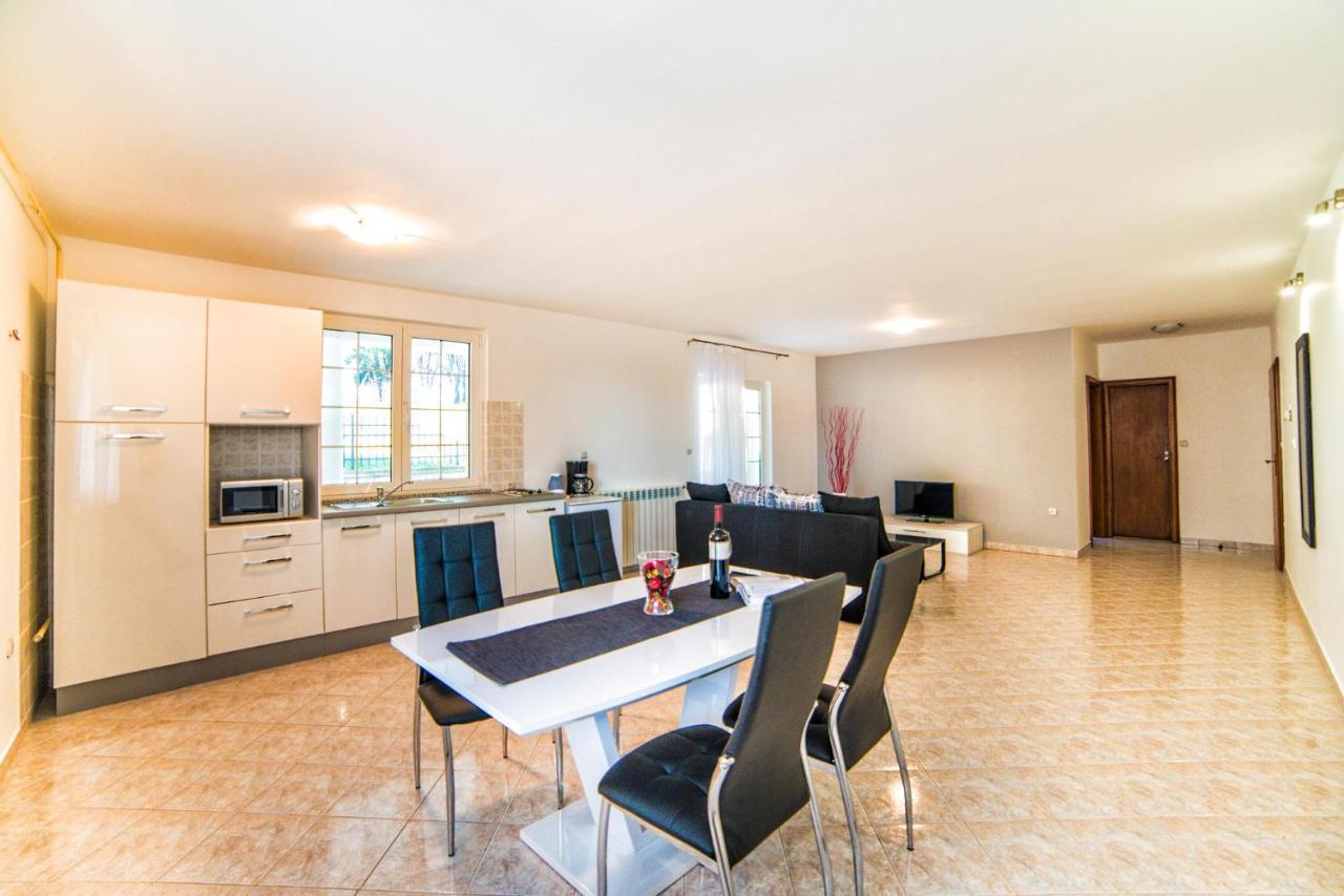 Apartments Ori بولا المظهر الخارجي الصورة