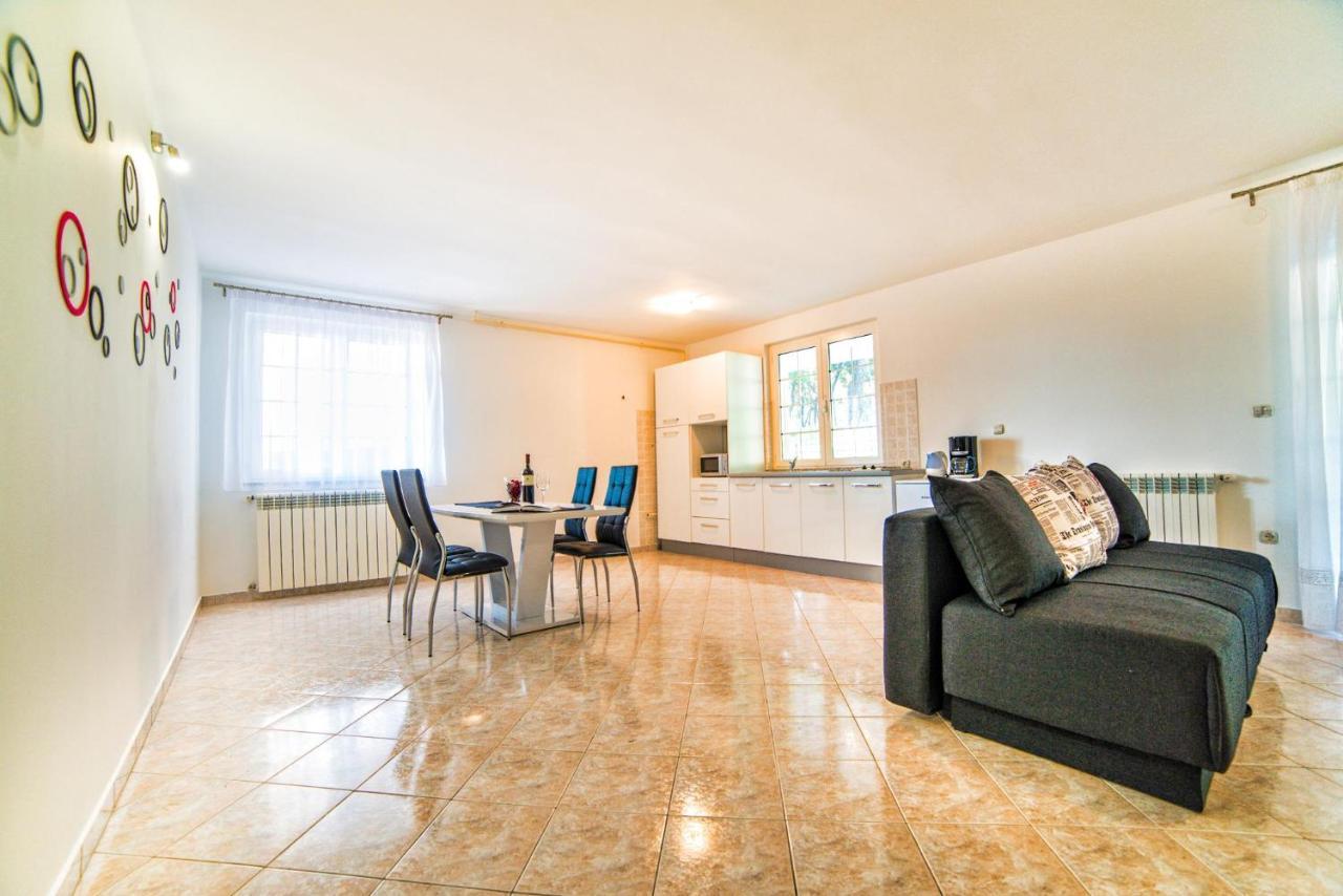 Apartments Ori بولا المظهر الخارجي الصورة