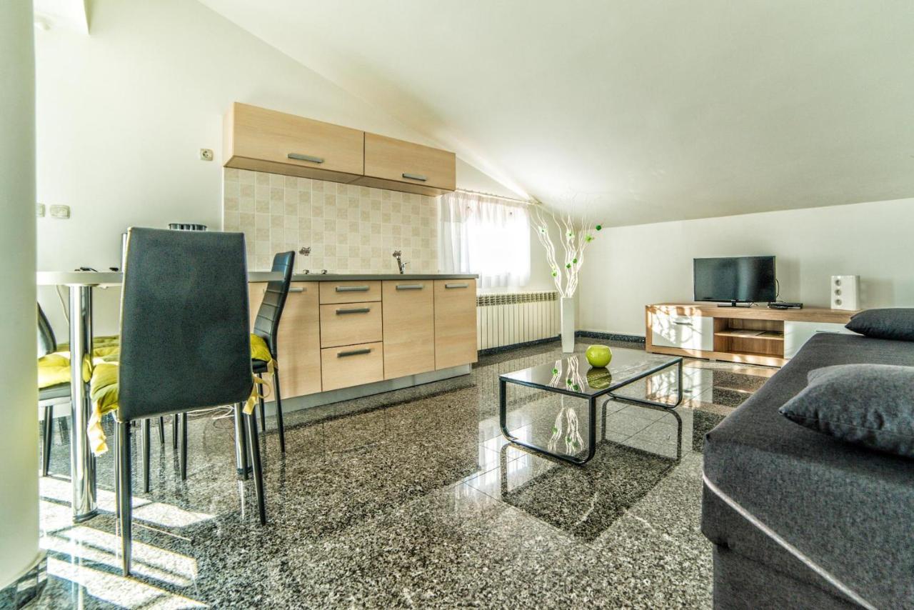 Apartments Ori بولا المظهر الخارجي الصورة