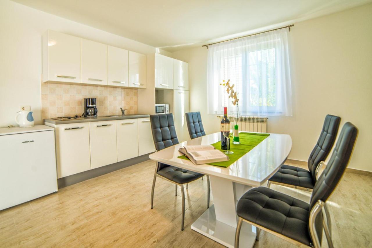 Apartments Ori بولا المظهر الخارجي الصورة