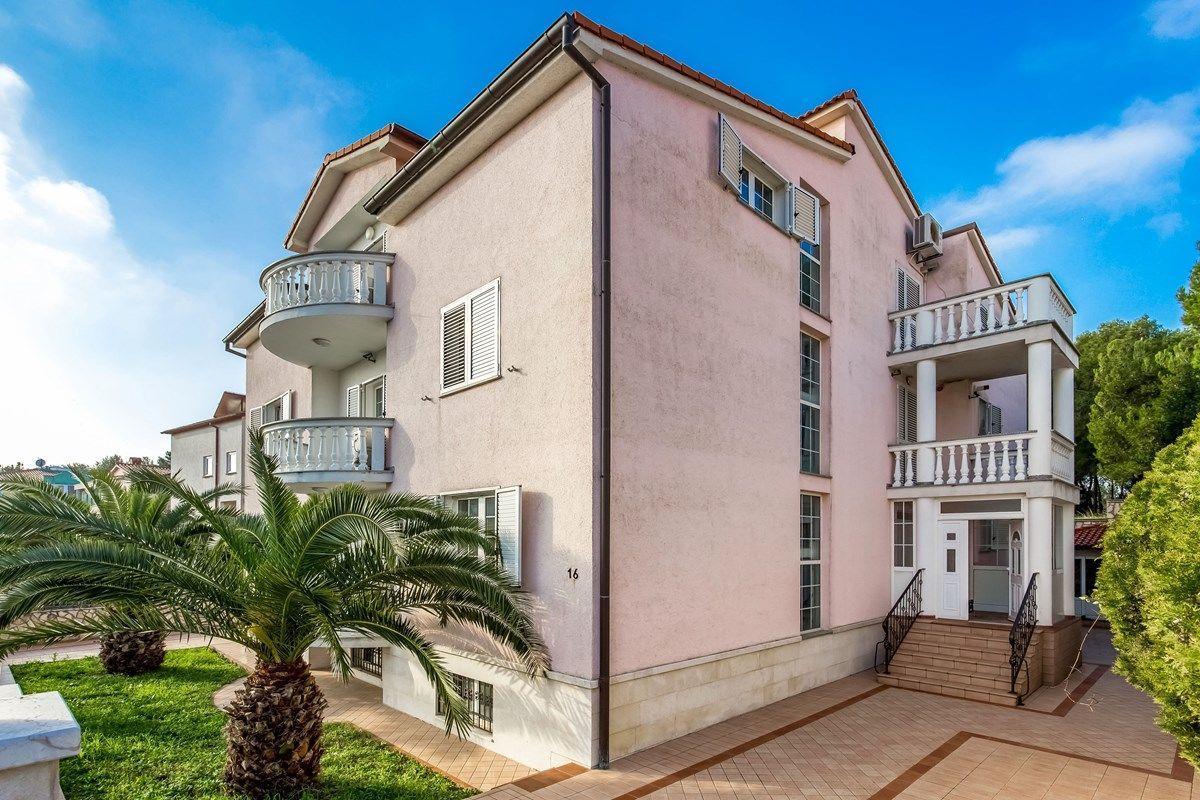 Apartments Ori بولا المظهر الخارجي الصورة